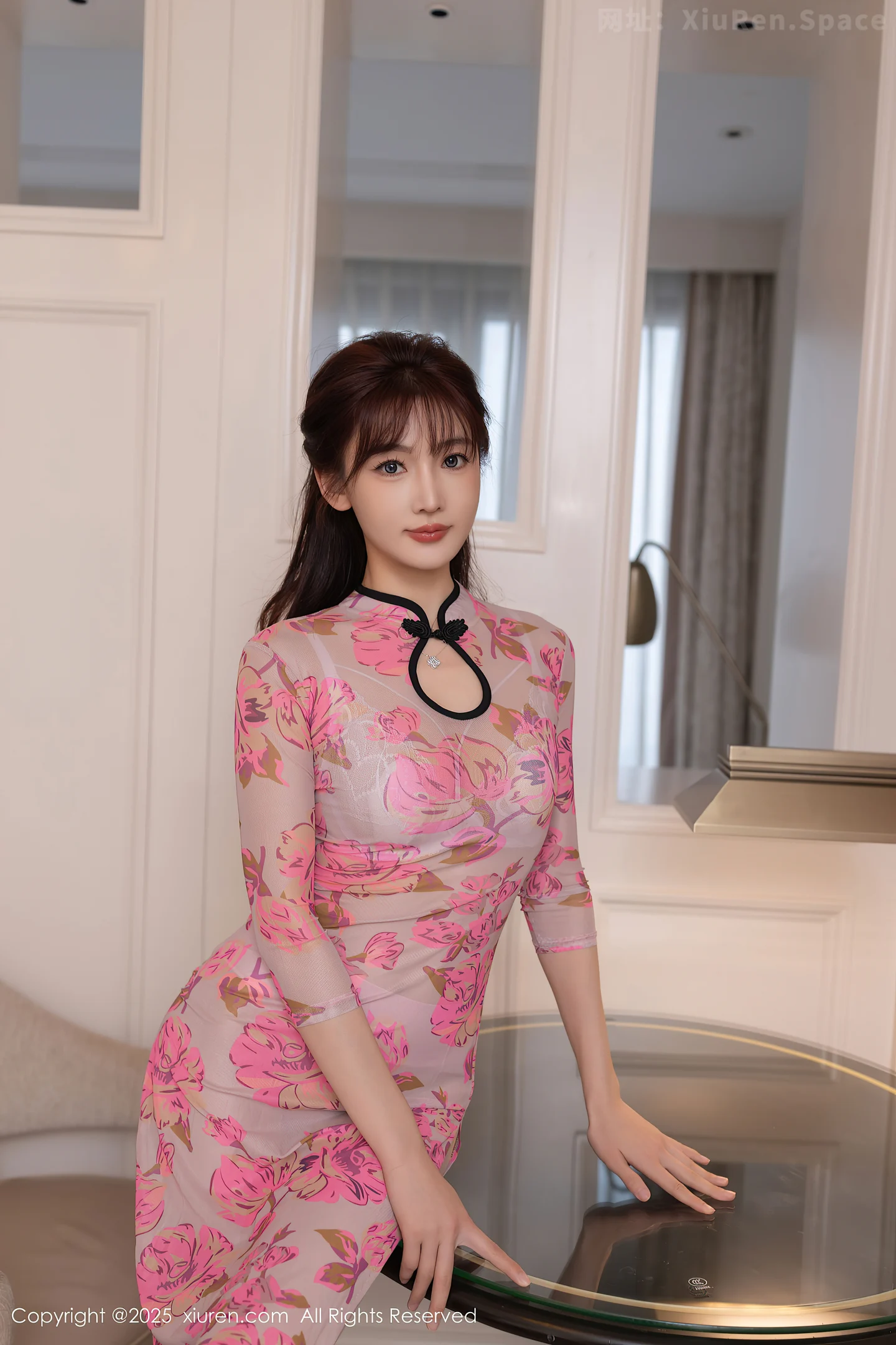 图片[3]-[XiuRen秀人网] VOL.10196 模特陆萱萱粉色旗袍露白色内衣配粉色丝袜秀柔美身姿诱惑写真80P-秀人网官方网站